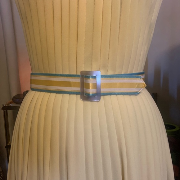 Original Vintage David Crystal Dress. In a gorgeous yellow. Size small. - Picture 4 of 9